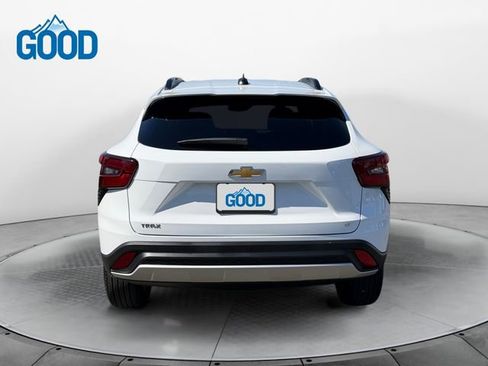 Used 2025 Chevrolet Trax LT w/ LT Convenience Package image 4