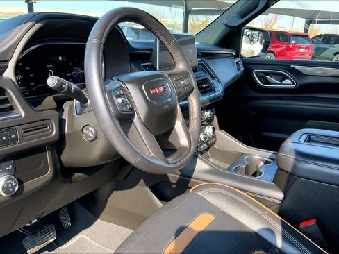 Used 2022 GMC Yukon XL AT4 image 17