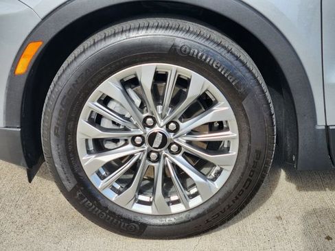 Used 2024 Cadillac XT4 Premium Luxury image 10