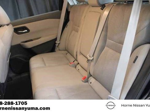 Used 2025 Nissan Rogue SV image 5