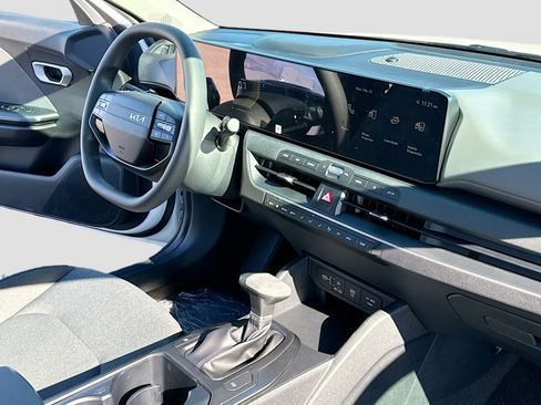 New 2026 Kia K4 LXS image 5