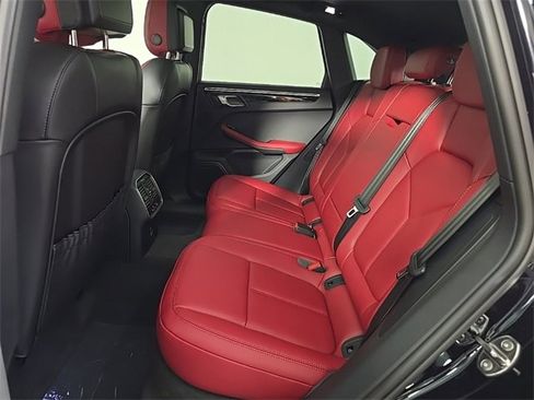 Certified 2025 Porsche Macan image 15