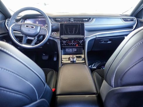 New 2025 Jeep Grand Cherokee Altitude image 23