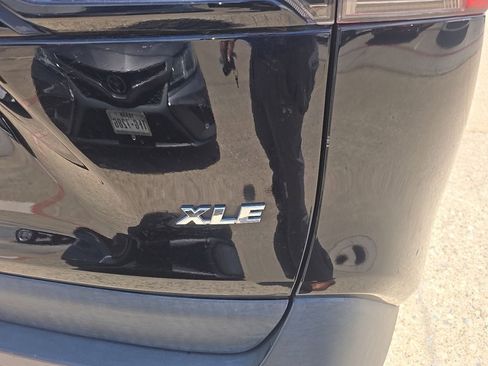 Used 2020 Toyota RAV4 XLE FWD image 7