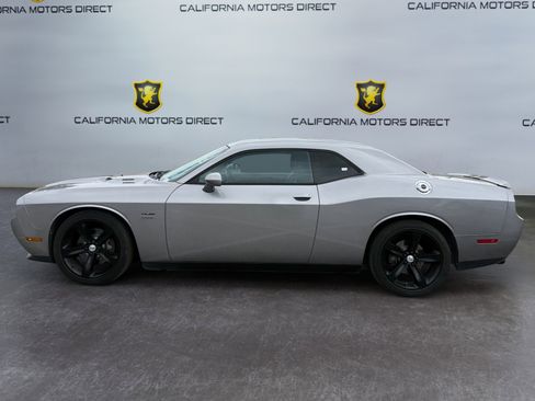 Used 2014 Dodge Challenger R/T RWD image 2