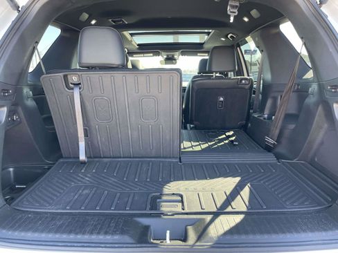 Certified 2025 Honda Pilot Black Edition image 8