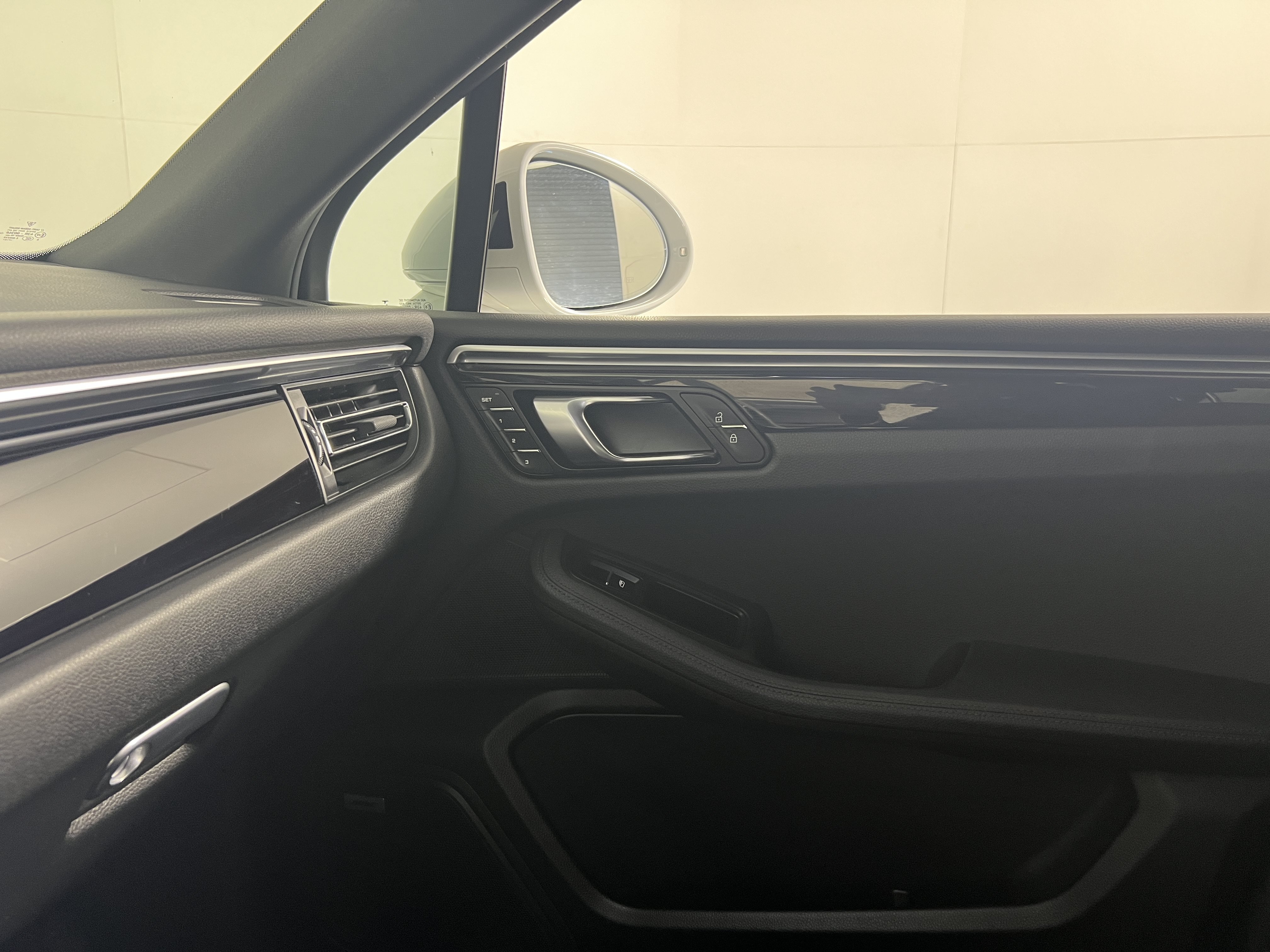 Used 2019 Porsche Macan S AWD/4WD image 14