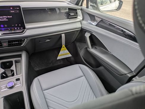 New 2026 Volkswagen Tiguan SE R-Line image 17