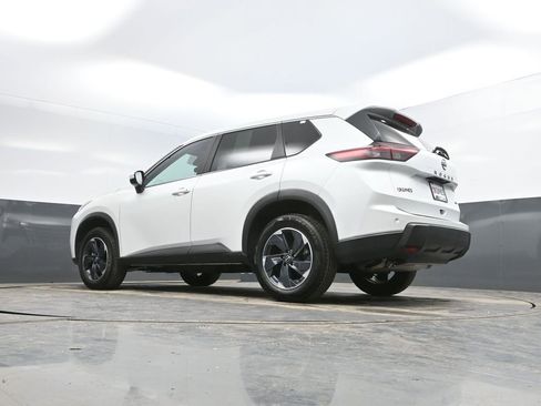 Used 2025 Nissan Rogue SV image 32