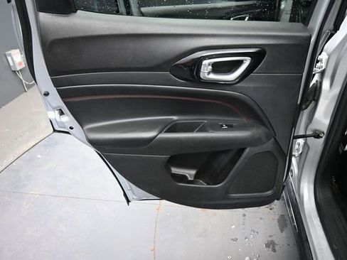 Used 2025 Jeep Compass Trailhawk AWD/4WD image 12