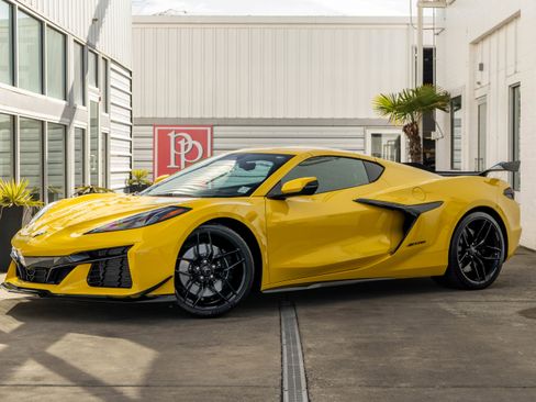 Used 2025 Chevrolet Corvette Z06 w/ Stealth Interior Trim Package image 10