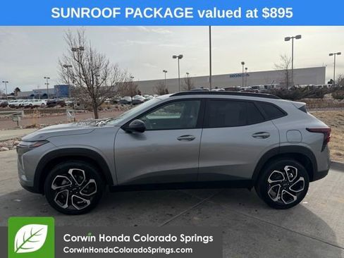 Used 2025 Chevrolet Trax RS w/ Sunroof Package image 5