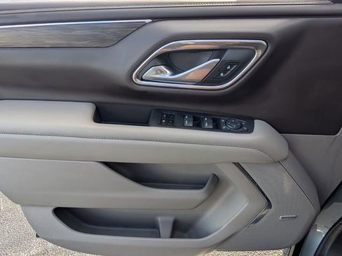 Used 2022 Chevrolet Suburban LT w/ Luxury Package image 28