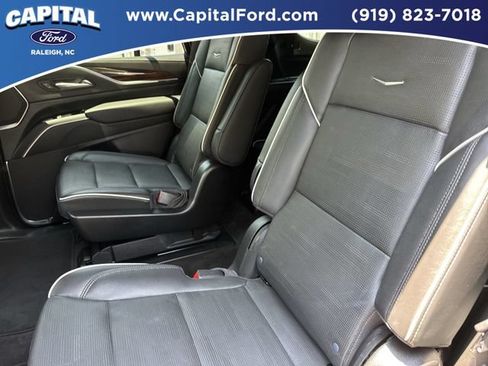 Used 2023 Cadillac Escalade Premium Luxury AWD/4WD image 18