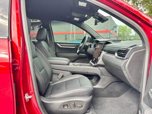 Used 2026 GMC Acadia Elevation w/ Super Cruise Package FWD image 7