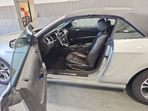 Used 2014 Ford Mustang Premium RWD image 9