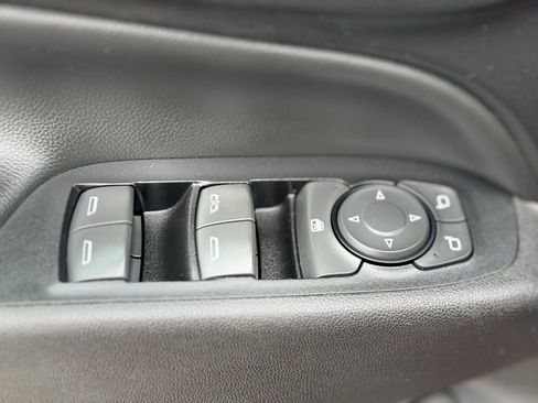 Used 2018 Chevrolet Equinox Premier image 22