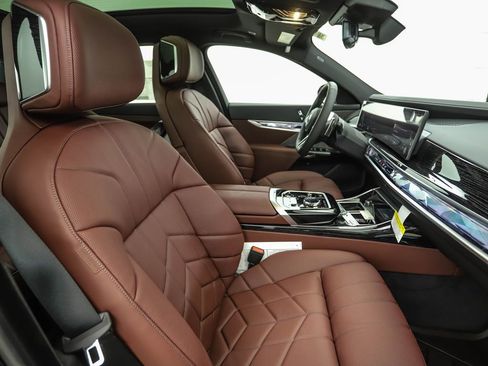 New 2026 BMW 740i xDrive w/ Premium Package image 31