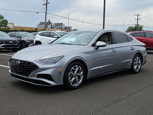 Certified 2023 Hyundai Sonata SEL w/ Cargo Package FWD image 3