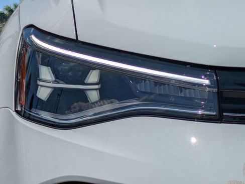 New 2026 Volkswagen Taos SE FWD image 10
