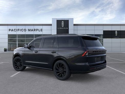 New 2026 Lincoln Navigator Reserve w/ Jet Appearance Package image 4