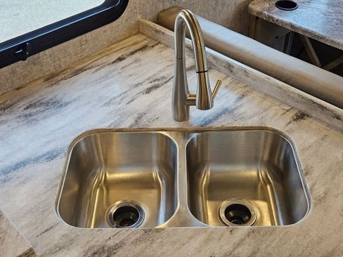 Used 2019 Ford F550 2WD Regular Cab Super Duty w/ XLT Value Package image 21