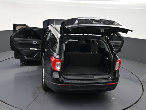 Used 2021 Ford Explorer XLT RWD image 32