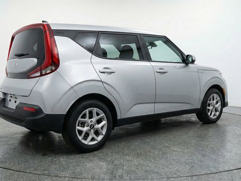 Used 2025 Kia Soul LX w/ LX Technology Package FWD image 9