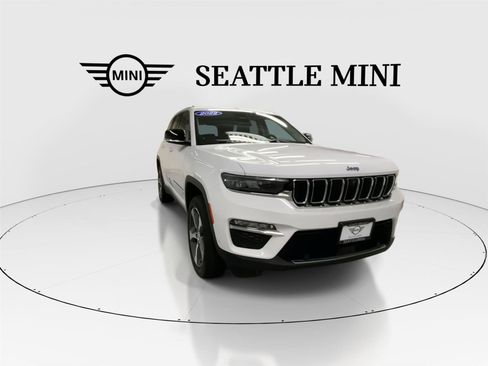 Used 2022 Jeep Grand Cherokee Limited 4xe w/ Luxury Tech Group II image 3
