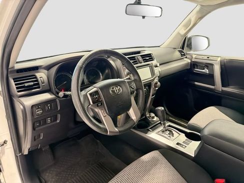 Certified 2017 Toyota 4Runner SR5 AWD/4WD image 8