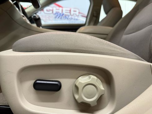 Used 2010 Ford Taurus SEL image 23