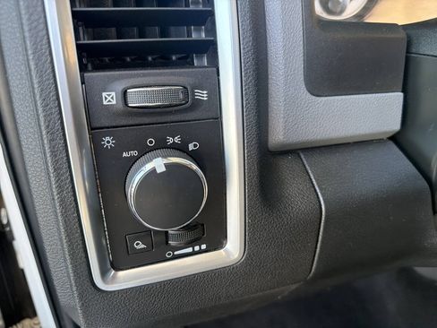 Used 2018 RAM 1500 Classic SLT RWD image 23