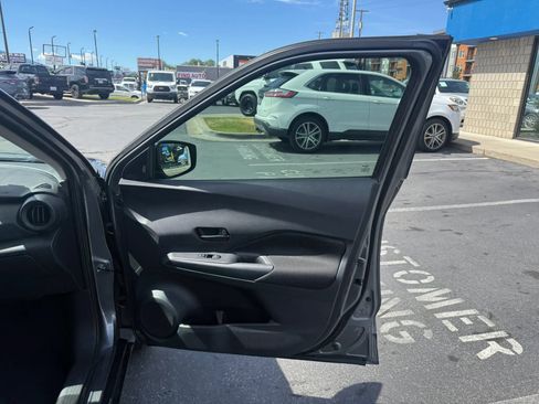 Used 2021 Nissan Kicks S FWD image 26