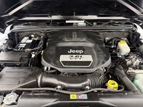 Used 2012 Jeep Wrangler Sport AWD/4WD image 9