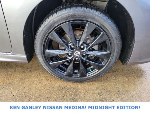 Used 2018 Nissan Sentra SR w/ SR Midnight Edition Package image 22
