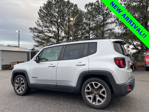 Used 2015 Jeep Renegade Latitude w/ Popular Equipment Group image 5