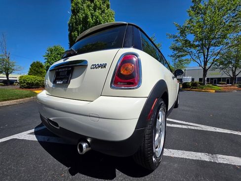 Used 2008 MINI Cooper Hardtop w/ Premium Pkg FWD image 12