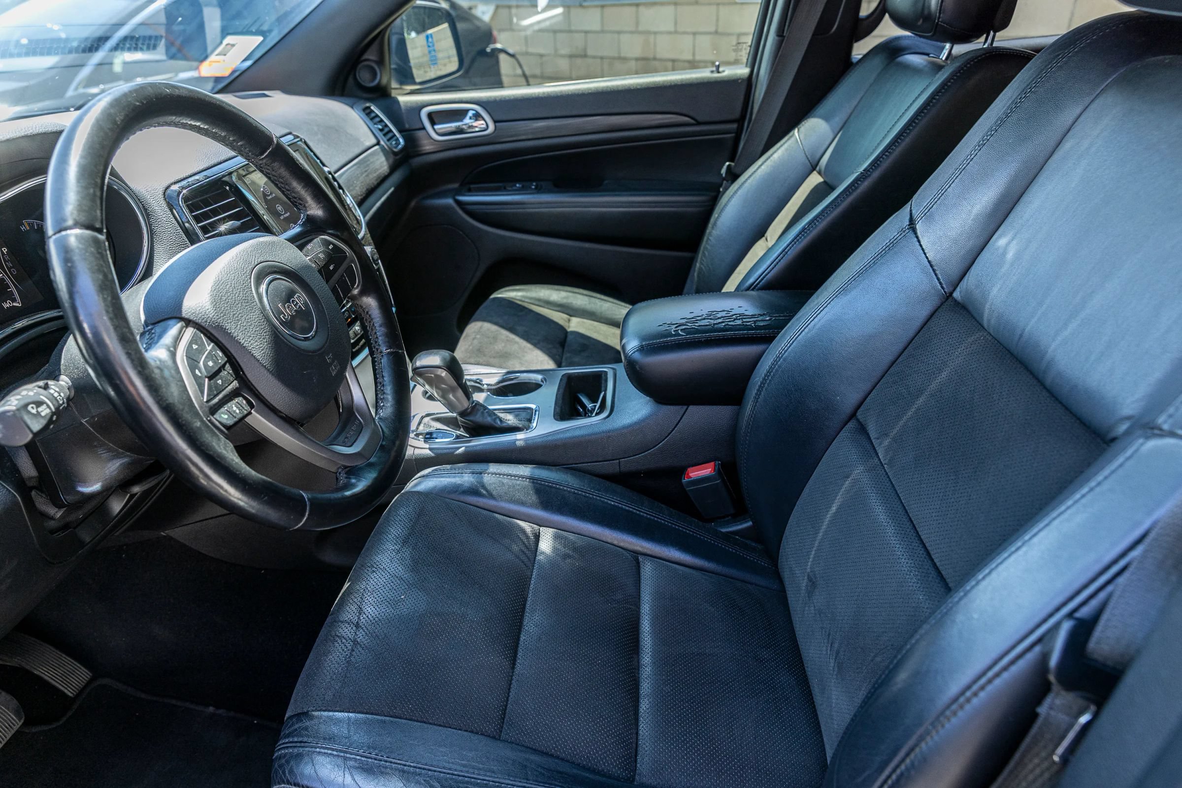 Used 2020 Jeep Grand Cherokee Altitude AWD/4WD image 17