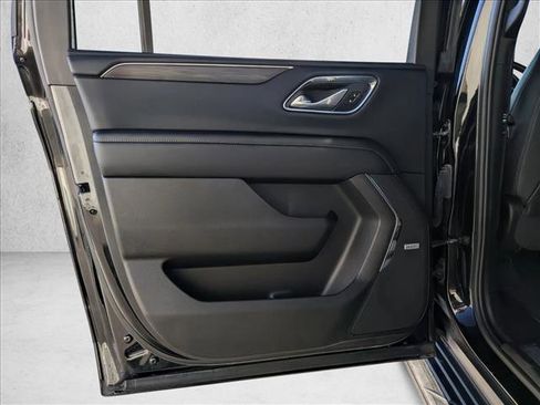 Used 2023 Chevrolet Suburban LT w/ Luxury Package image 9