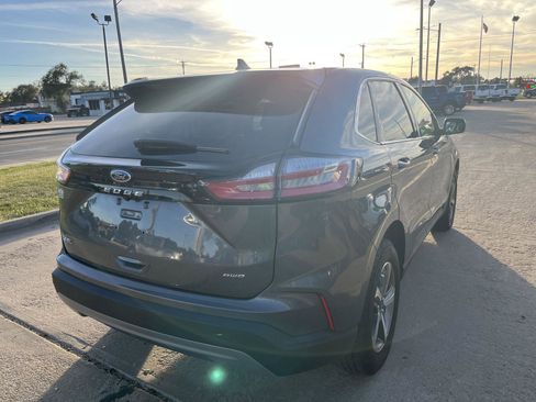 Used 2024 Ford Edge SEL w/ Convenience Package image 6