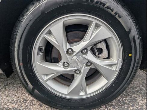 Used 2023 Hyundai Elantra SE image 22