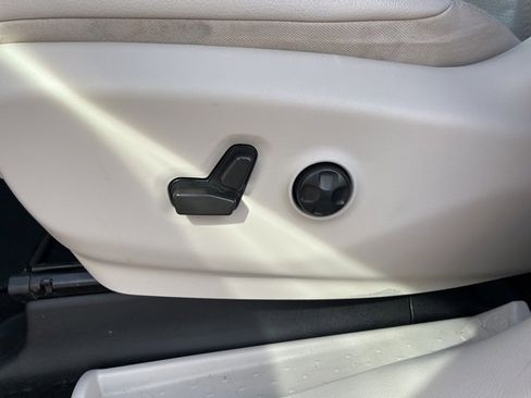 Used 2021 Chrysler Pacifica Touring-L w/ Uconnect Theater Family Group image 15