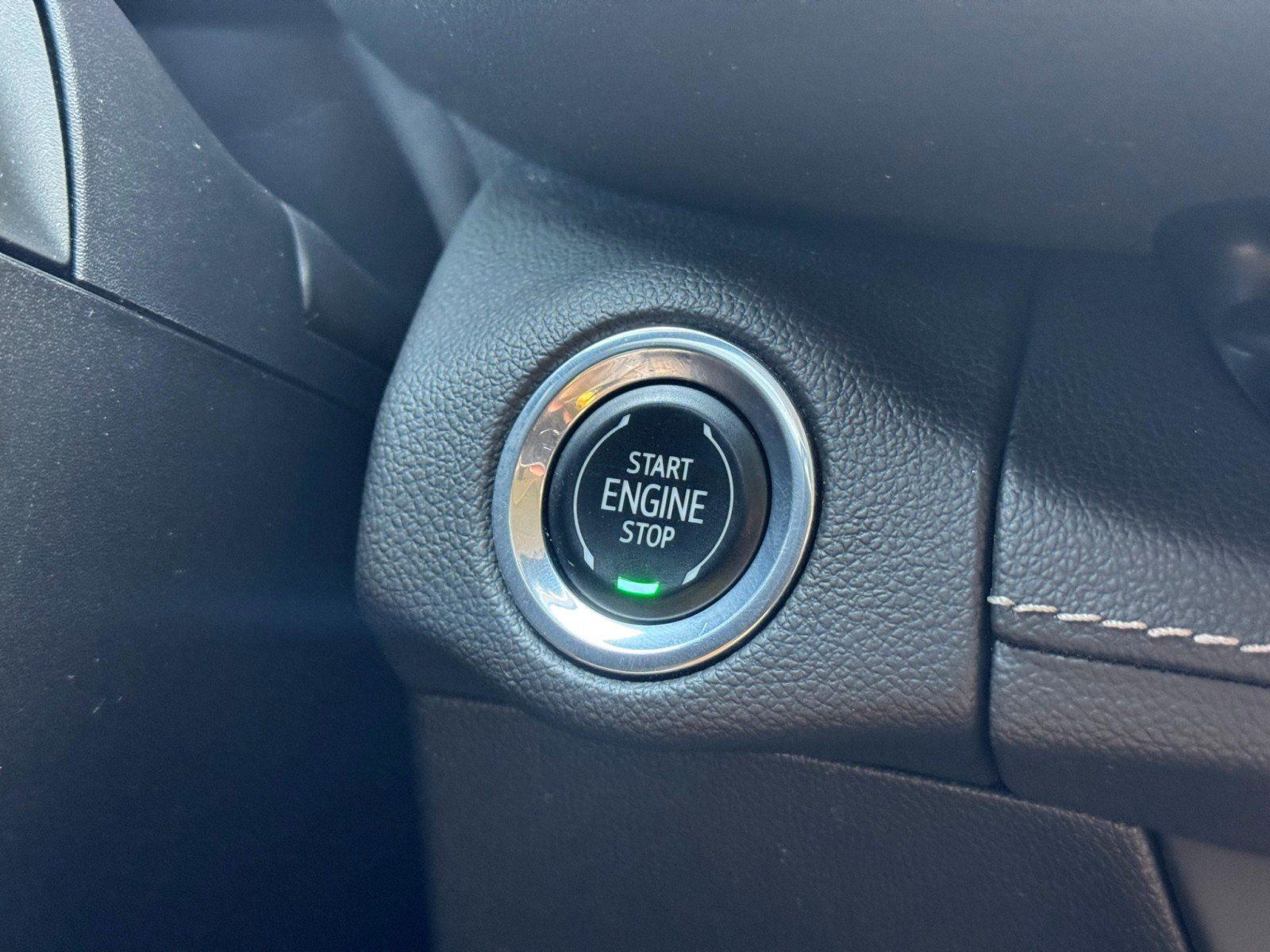 Used 2022 Buick Envision Essence w/ Sport Touring Package FWD image 23