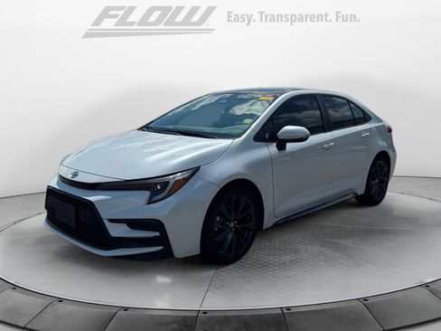 Used 2023 Toyota Corolla SE w/ SE Premium Package FWD image 3