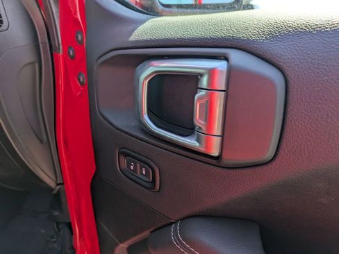 Used 2023 Jeep Gladiator Overland AWD/4WD image 31