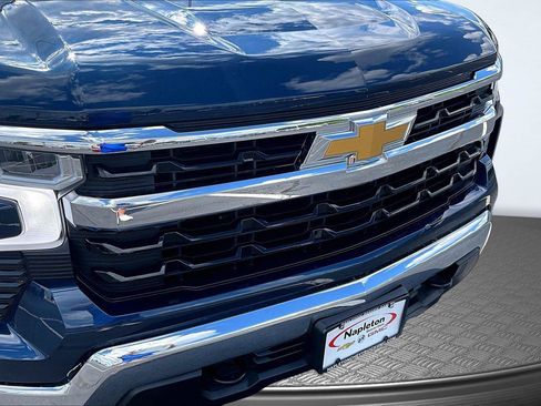 Used 2023 Chevrolet Silverado 1500 LT AWD/4WD image 29