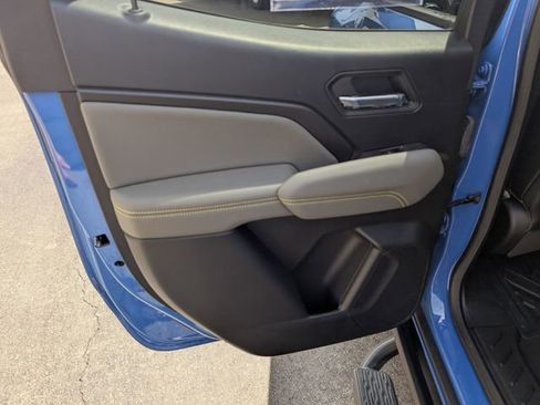 Used 2025 Chevrolet Colorado ZR2 w/ Technology Package AWD/4WD image 12