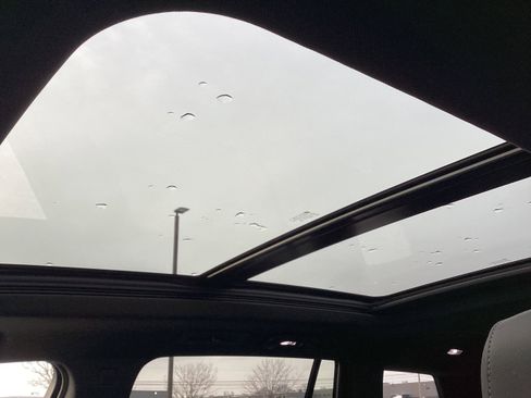 Used 2025 Cadillac XT6 Premium Luxury image 19