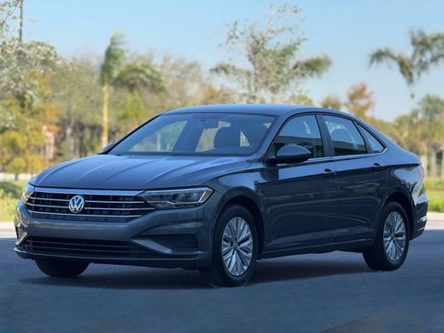 Used 2019 Volkswagen Jetta S w/ Driver Assistance Package FWD image 2