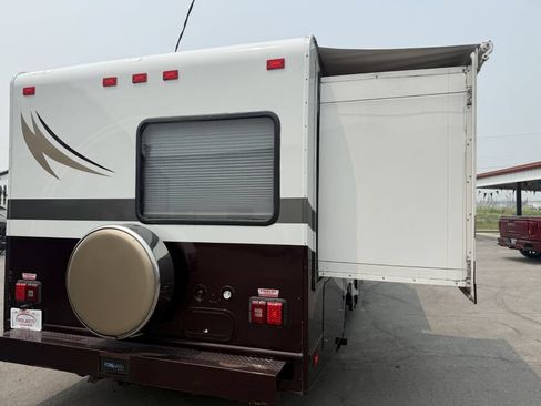 Used 2005 Ford E-350 and Econoline 350 Super Duty RWD image 24